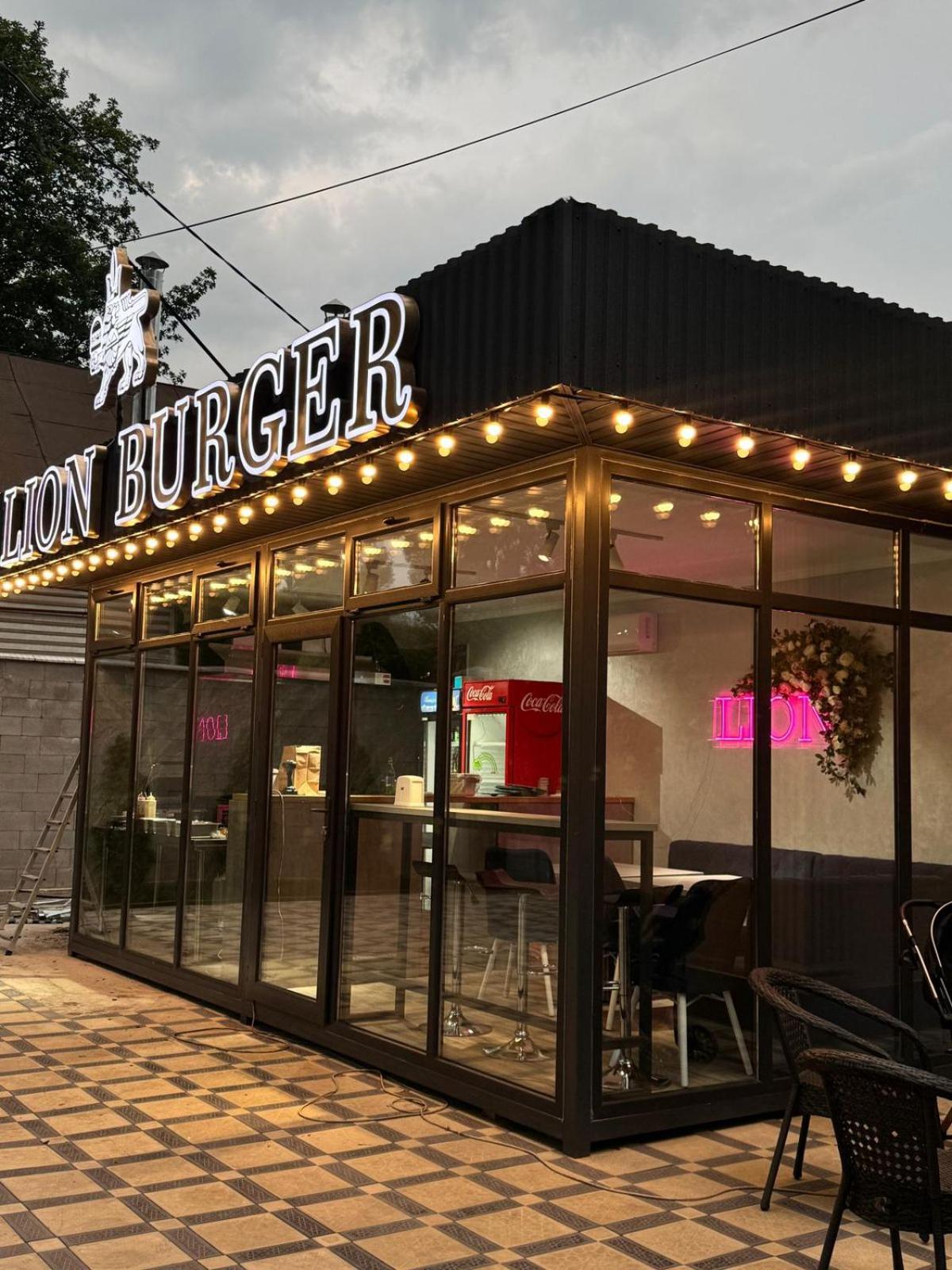 Hotel Lion الماتي المظهر الخارجي الصورة